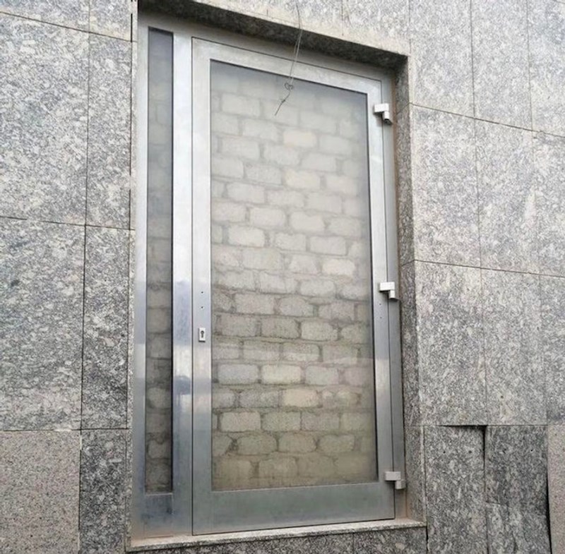 1. Što napraviti s vratima koja nitko ne koristi? Pa, čini se, ovo