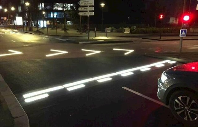 3. Svjetleće oznake na cesti za lakšu vožnju po noći