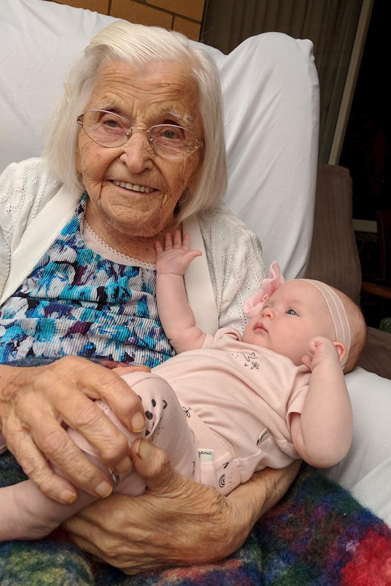 7. "Moja pra-prabaka i moja kćer. Presretna sam što ju je prabaka mogla upoznati"