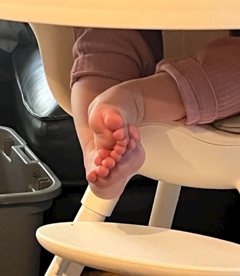 12. Koliko prstiju ima ovo dijete?