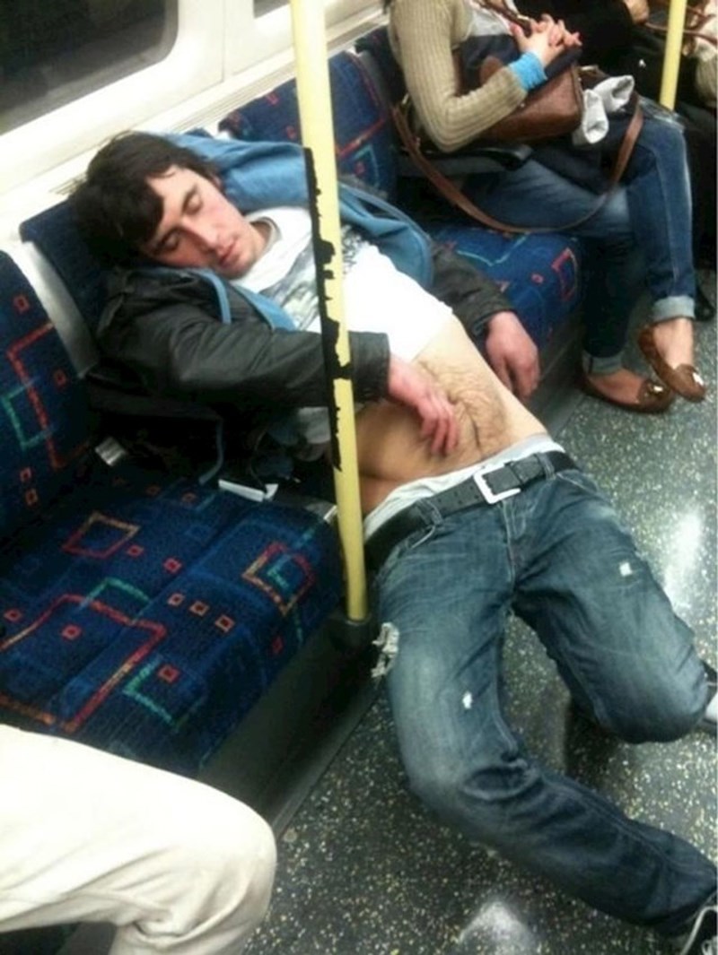 Nadamo se da su ga ljudi probudili nakon što je počeo kliziti.