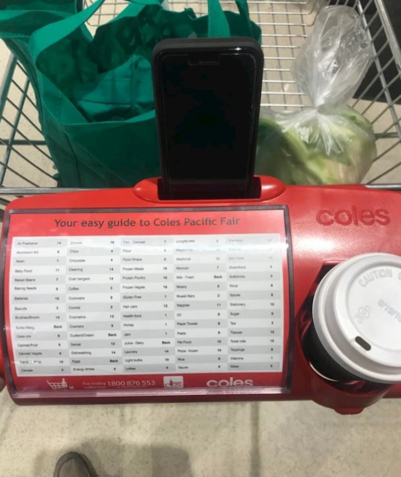 6. Kolica u trgovini imaju držač za čašu, mobitel, ali i raspored trgovine za lakše snalaženje