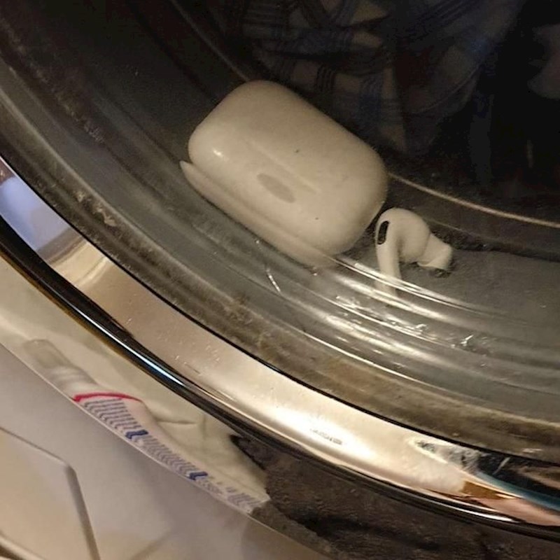 "Dobra vijest, pronašla sam slušalice. Loša vijest, pronašla sam ih u perilici rublja"