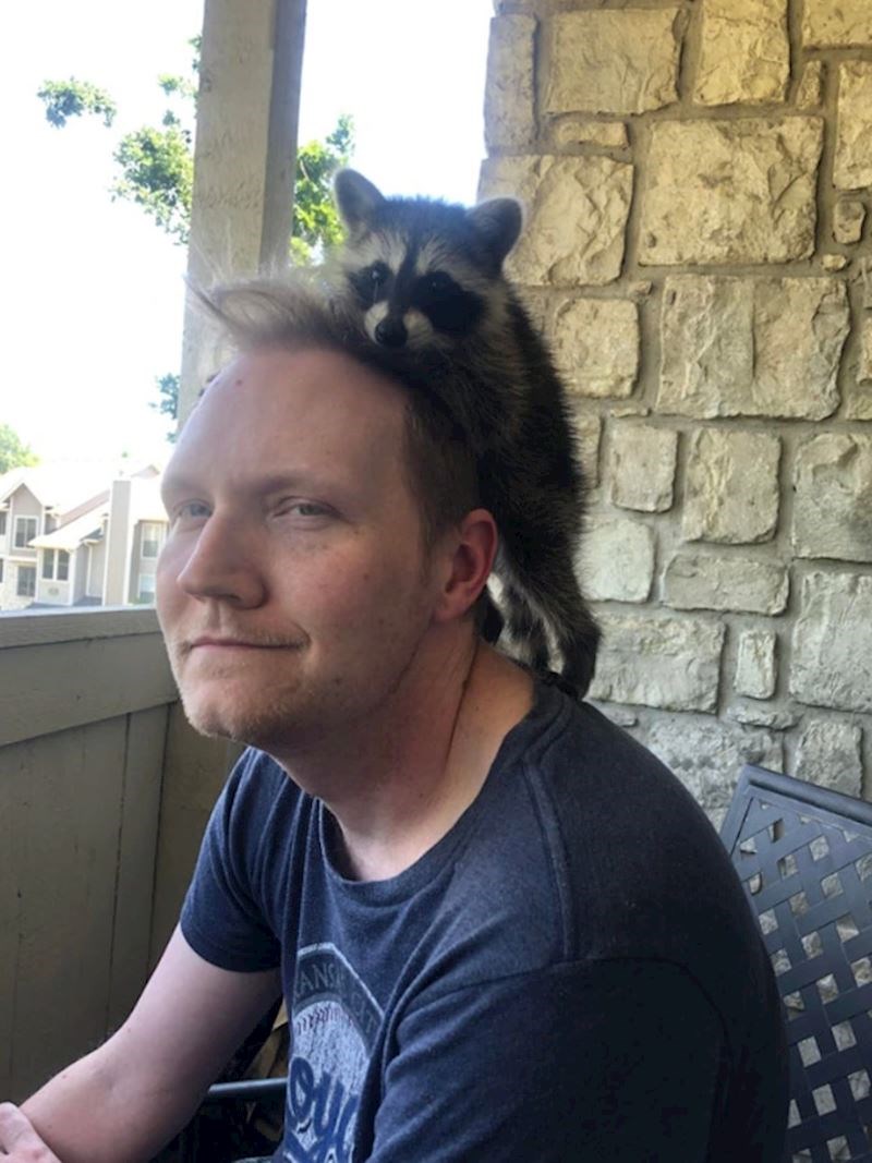 7. "Znam da ne znate koji je od nas dvojice slađi."