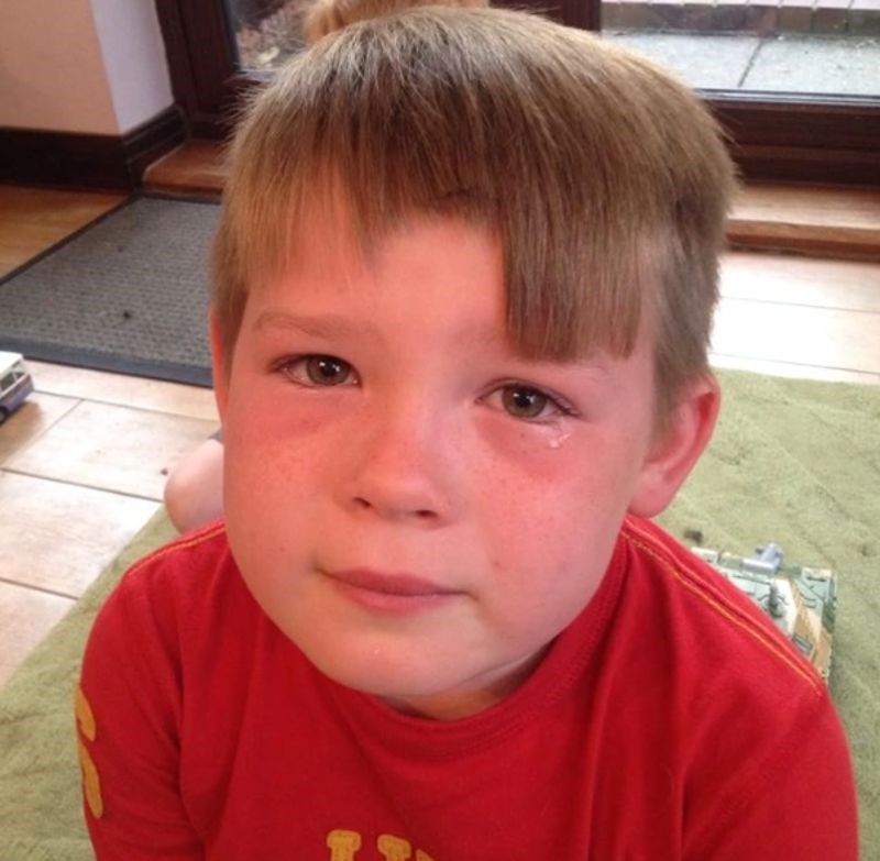 "Došla sam doma i pronašla ga da plače. Kaže da se htio sam ošišati za slikanje u školi."