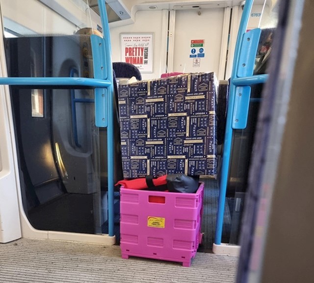 "Odlučili su 'rezervirati' prostor u vlaku za sebe"