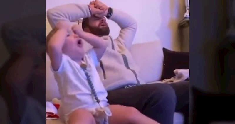 Video tate i sina dok gledaju tekmu postao viralni hit. Sve je nasmijala reakcija dječaka nakon gola