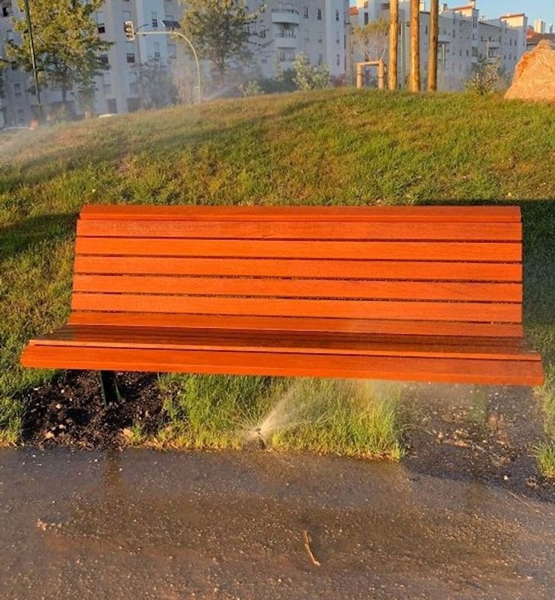 19. "Kad sjedite na ovoj klupi odmah se možete osvježiti"