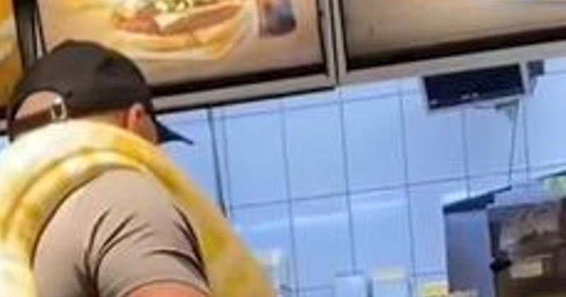 Prizor iz Rumunjske šokirao ljude na Fejsu, pogledajte što je jedan tip unio u restoran brze hrane