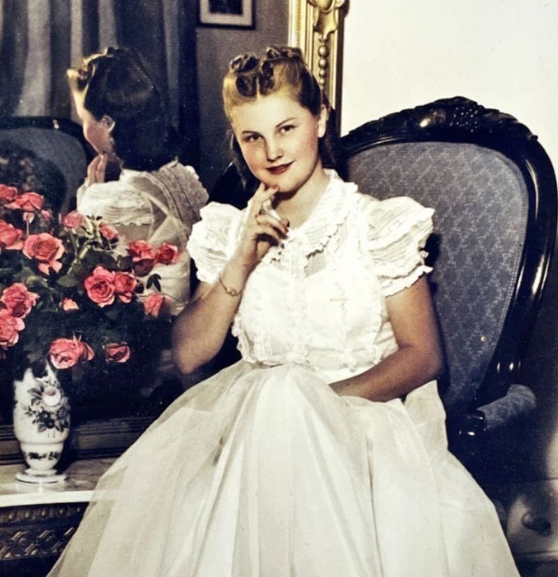 2. "Moja baka na svoj 16. rođendan 1939. godine."