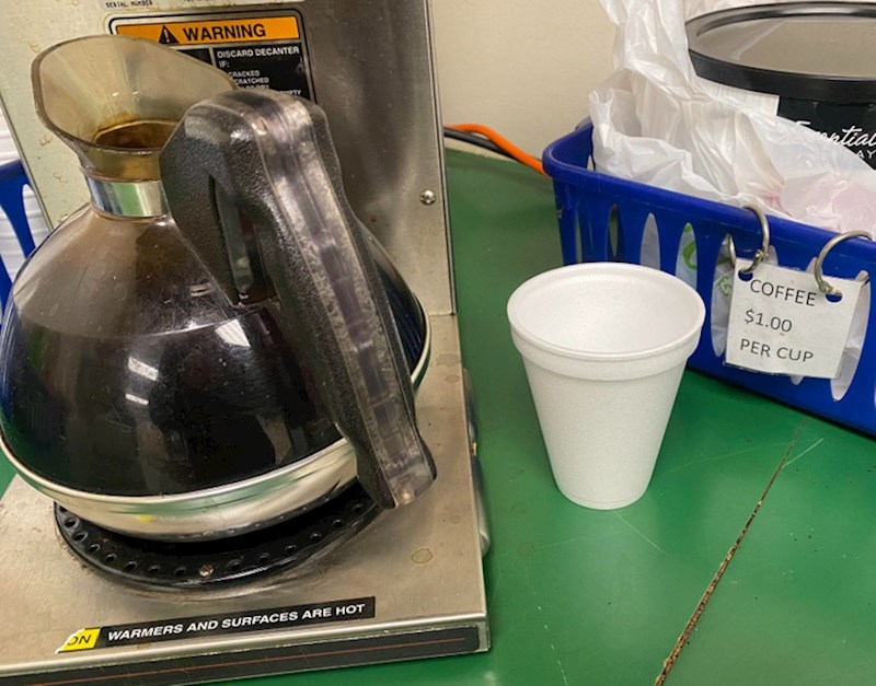 6. "Na poslu je ionako bila jako loša kava, a sad su je počeli i naplaćivati!"