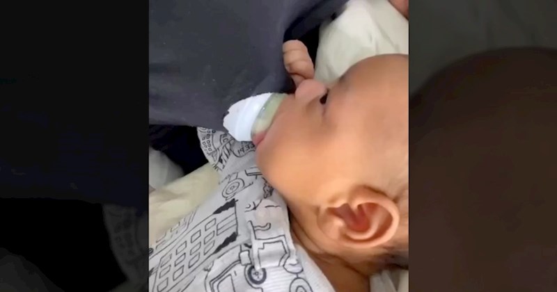 Jedan tata je smislio genijalan trik kako nahraniti bebe dok mama nije doma. Video je hit!