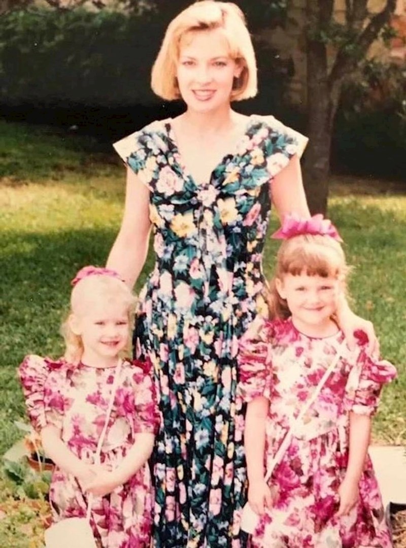 "Osim predivnog djetinjstva, mama je uvijek voljela da nekako i nosimo sličnu odjeću. Mislim da mi je u djetinjstvu više od pola odjeće kao uzorak imalo cvijeće"
