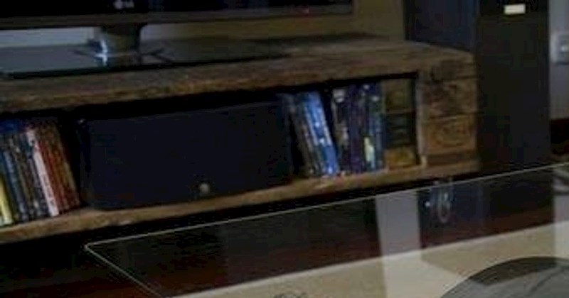 Fotka neobičnog stolića u dnevnom boravku oduševila je ljude, morate vidjeti od čega je napravljen