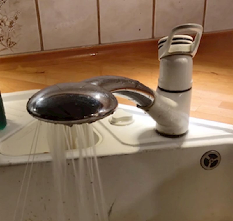 7. "Cimer mi je javio da je popravio problem sa slavinom..."