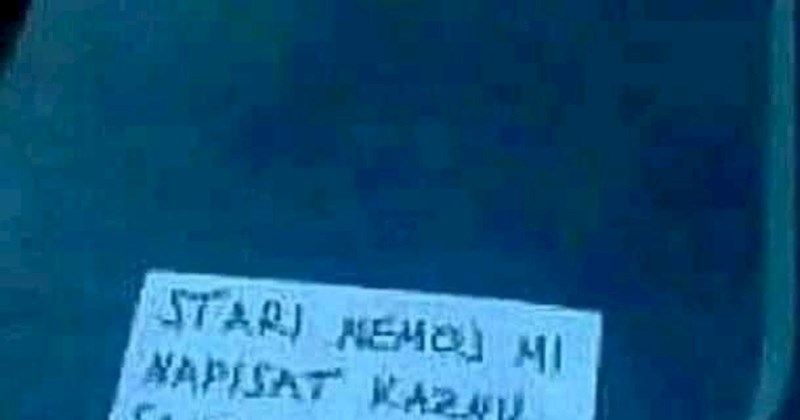 Poruka u jednom autu nasmijala je ljude na Fejsu, kad pogledate što piše sve će vam biti jasno