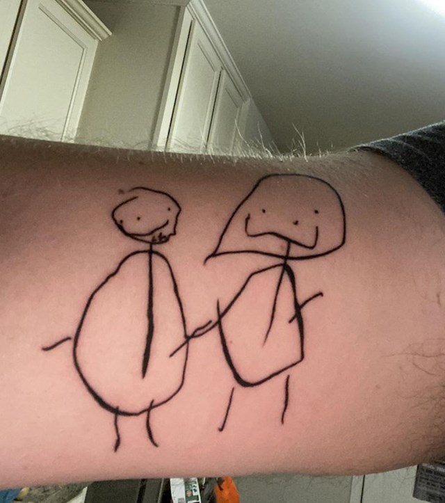 3. "Moj dvogodišnji sin nas je odlučio nacrtati pa sam taj crtež pretvorio u tetovažu"