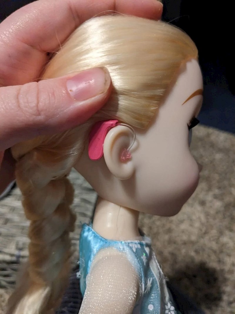 "Supruga i ja smo dodali detalj na lutku za nećakinju. Pobrinuli smo se da izgleda identično kao njezin aparatić"