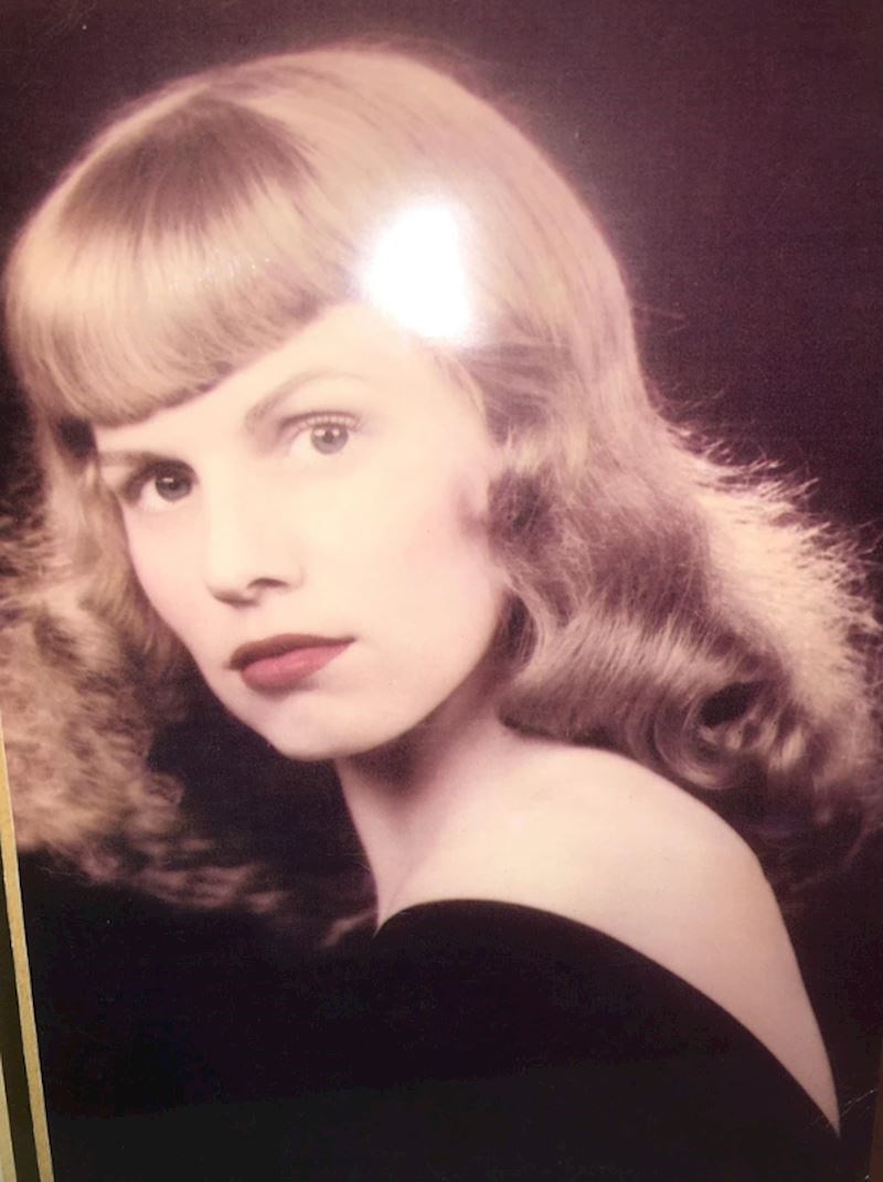 "Ovako je moja predivna baka izgledala 1948. godine."