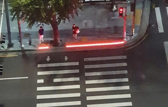 Pješački prijelazi u Južnoj Koreji svijetle kako bi signalizirali ljudima da moraju stati.