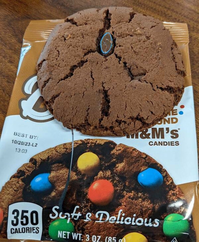 8. Čak nema ni jedan cijeli bombončić...