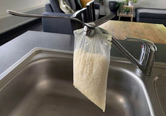 Ako ne znate gdje bi sa skuhanom rižom - ovo je rješenje.