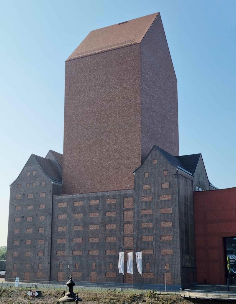 11. Ova zgrada bez prozora...