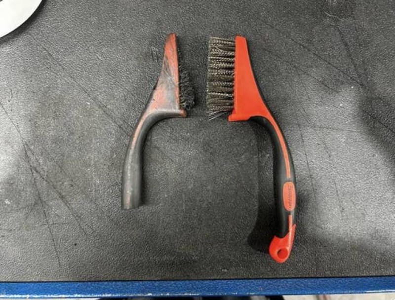 "Evo kako izgleda četka koju sam tri godine koristio svaki dan, a kako izgleda potpuno nova."