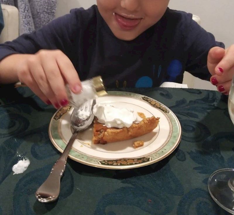 "Nije shvatio da cijelo vrijeme stavlja sol na pitu, bio mu je čudan okus, ali je svejedno sve pojeo."