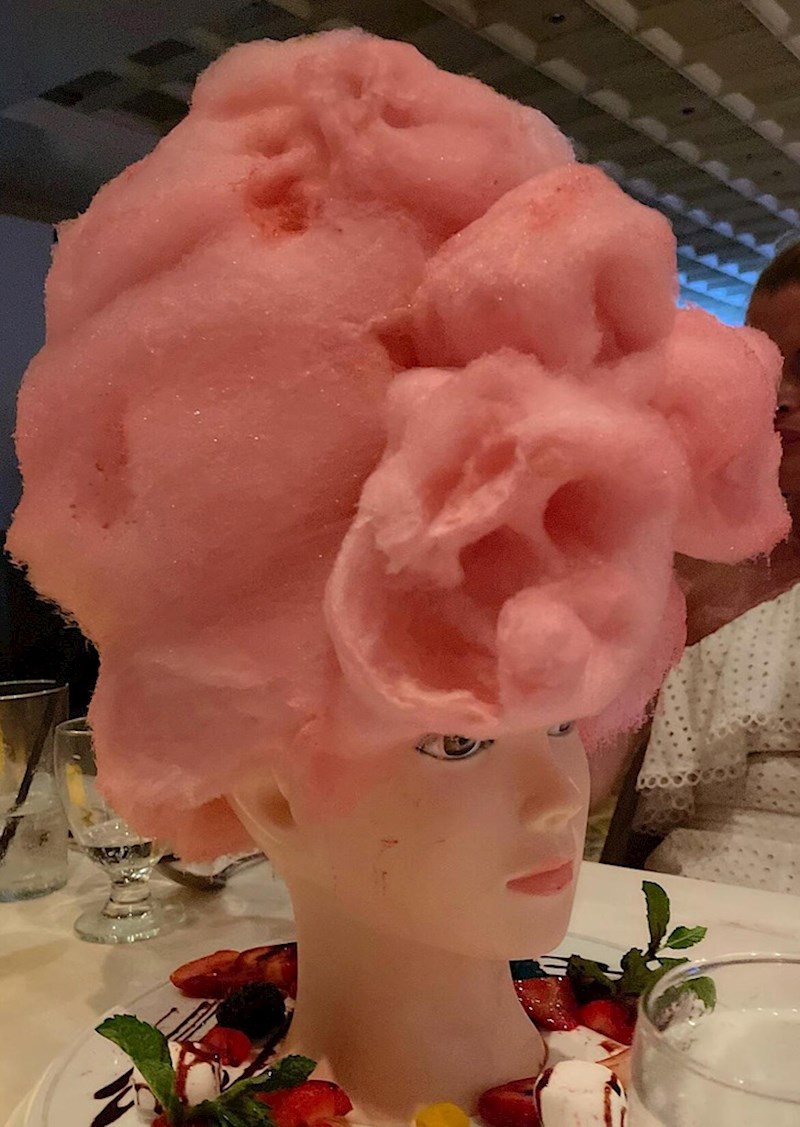 7. U nekom restoranu ovako serviraju šećernu vatu...