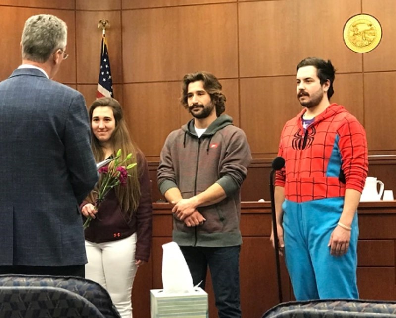 4. Došao je na vjenčanje odjeven kao Spider-Man.