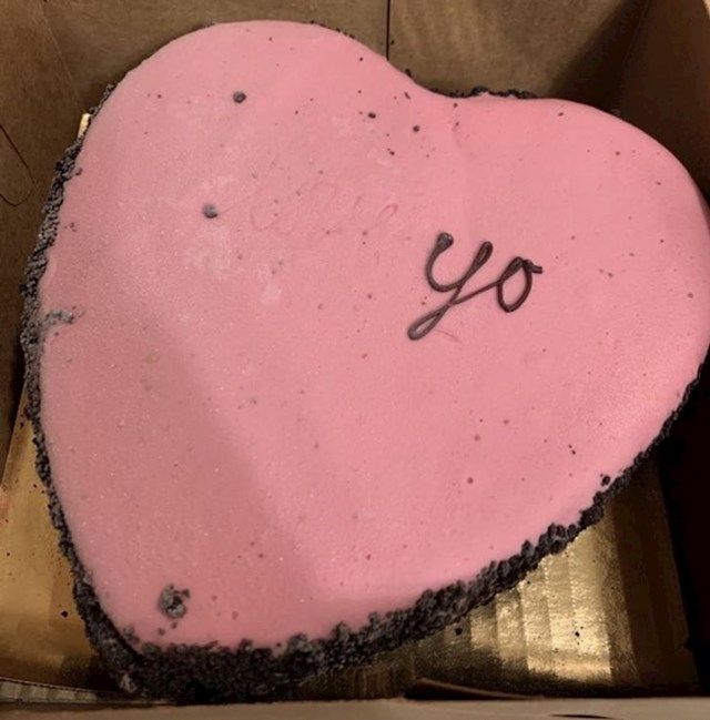 15. "Kupila sam tortu na kojoj je pisalo "Love you". Ostala sam samo s "yo"..."