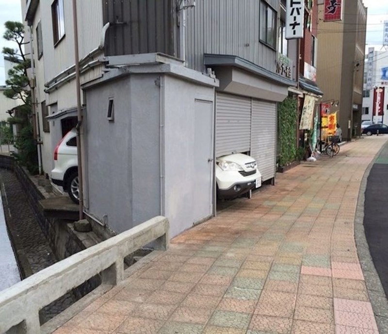 10. Baš su jako htjeli imati garažu.