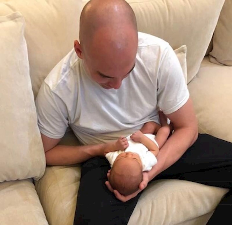 3. "Onaj trenutak u kojem je moj muž imao "bebinu" ruku"