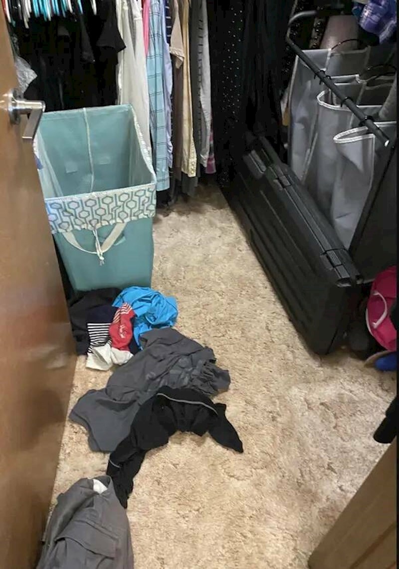 12. "Moj suprug uporno prljavo rublje ostavlja oko košare za rublje, a ne stavlja unutra!"