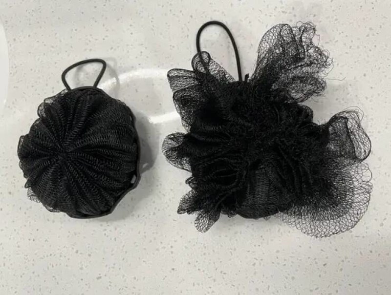 "Ne ponosim se time, ali evo kako izgleda spužvica koju sam koristila zadnjih pet godina (desno), a kako potpuno nova (lijevo)