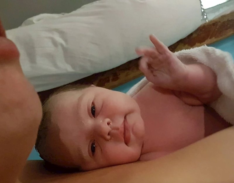 1. "Rodila se u dva ujutro i prvo što nam je pokala je "ok" znak prstićima"