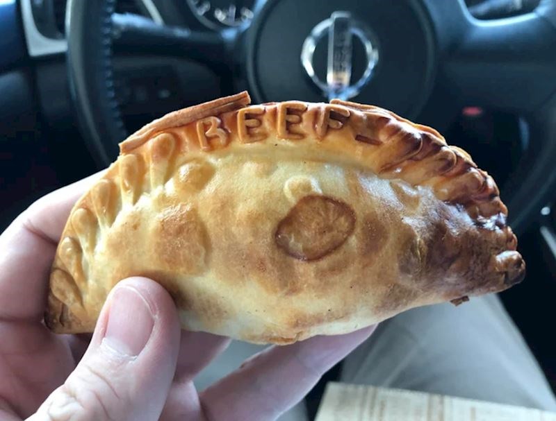 Pecivo na koje je otisnuto koje se meso nalazi unutra