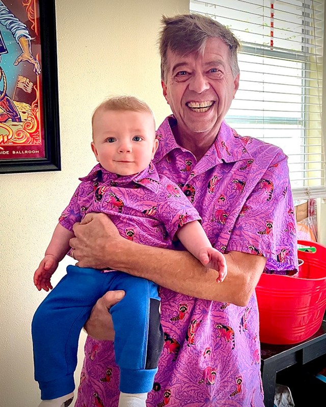 1. "Napravio sam iste košulje sebi i unuku! Pogledajte samo taj osmijeh"