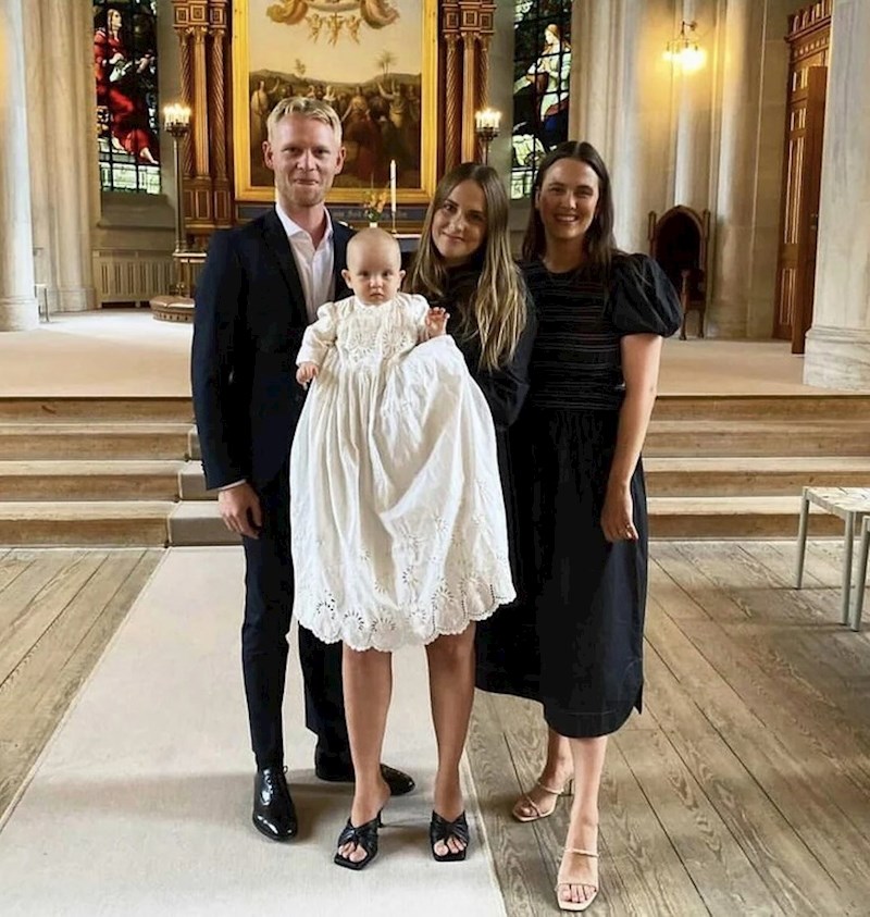 13. "Naša beba ima neobično duge noge"