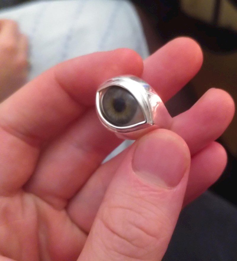 6. A nije ni ovaj prsten bolji