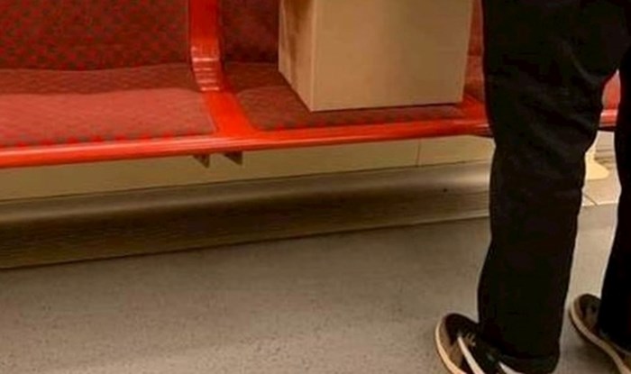 Netko je u podzemnoj u Mađarskoj uočio presladak prizor, nećete vjerovati što je tip nosi u kutiji