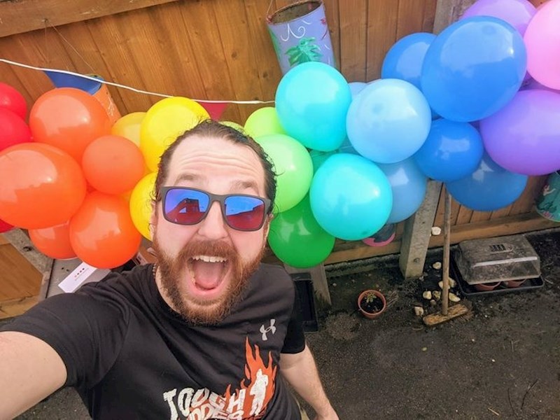 2. "Žena mi je za rođendan kupila naočale pomoću kojih mogu vidjeti boje. Ovo je predobro, nikad ni neću skinuti!"