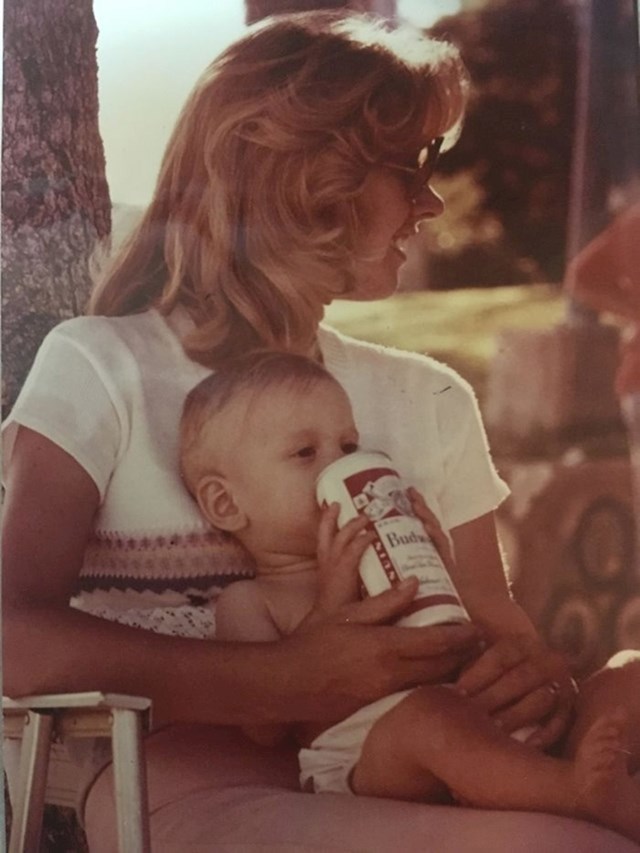 "Mama mi je dala da probam pivo."