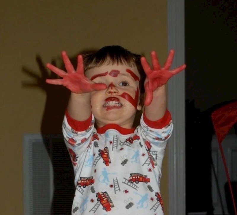 "Evo što se dogodi kad ste mali i uzmete mamin ruž"