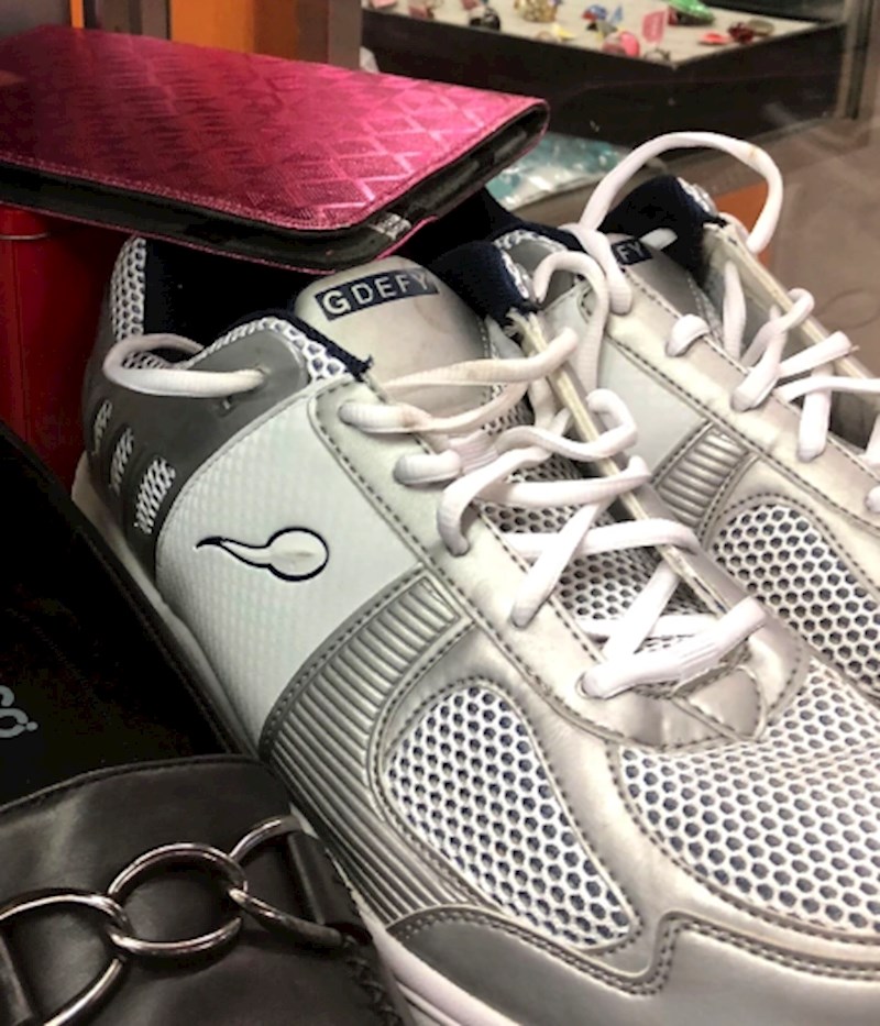 9. Ovaj logo na tenisicama...