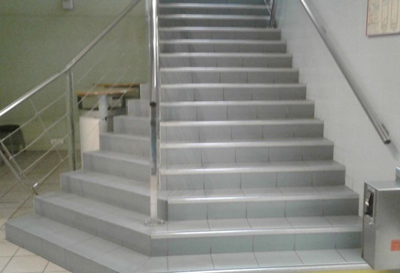 15. Rukohvat koji je postavljen na totalno glupom mjestu