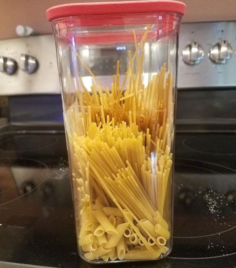 6. "Tako mi i treba kad sam ga zamolila da stavi tjesteninu u kutiju..."