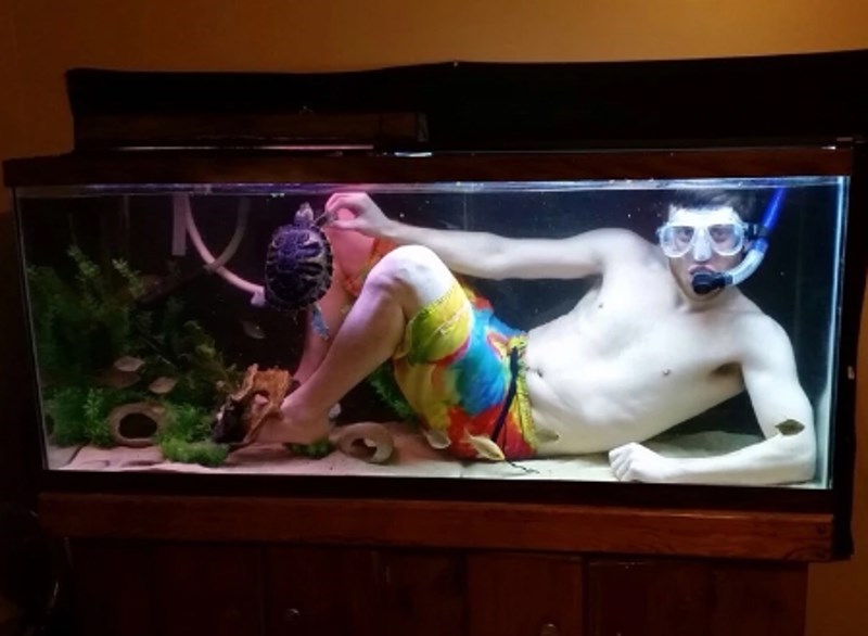 3. "Moj brat je uvijek bio čudan tip."