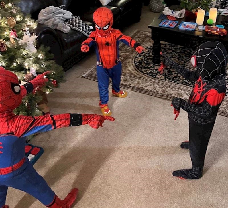 5. "Moji Spidermani"